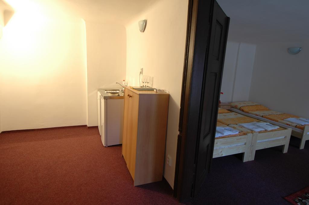 פראג Hotel U Dvou Zlatych Klicu חדר תמונה