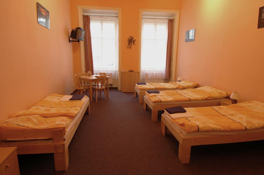 פראג Hotel U Dvou Zlatych Klicu חדר תמונה