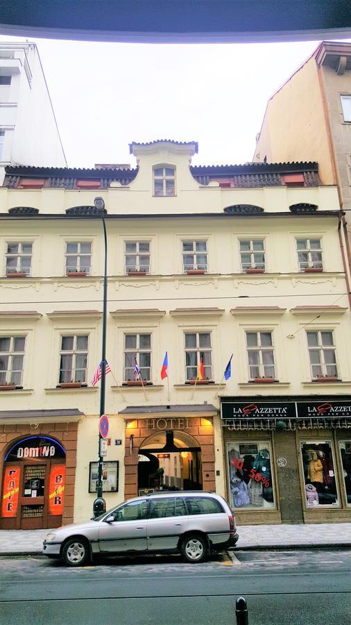 פראג Hotel U Dvou Zlatych Klicu מראה חיצוני תמונה