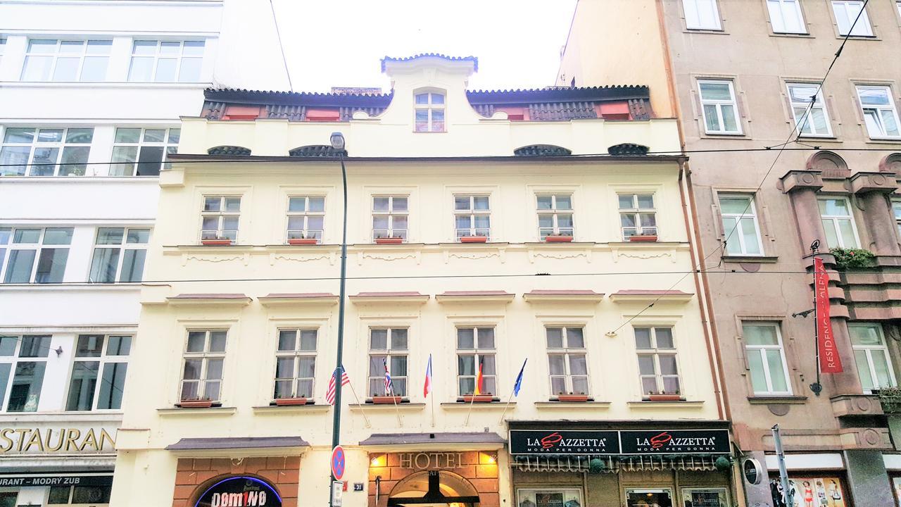 פראג Hotel U Dvou Zlatych Klicu מראה חיצוני תמונה