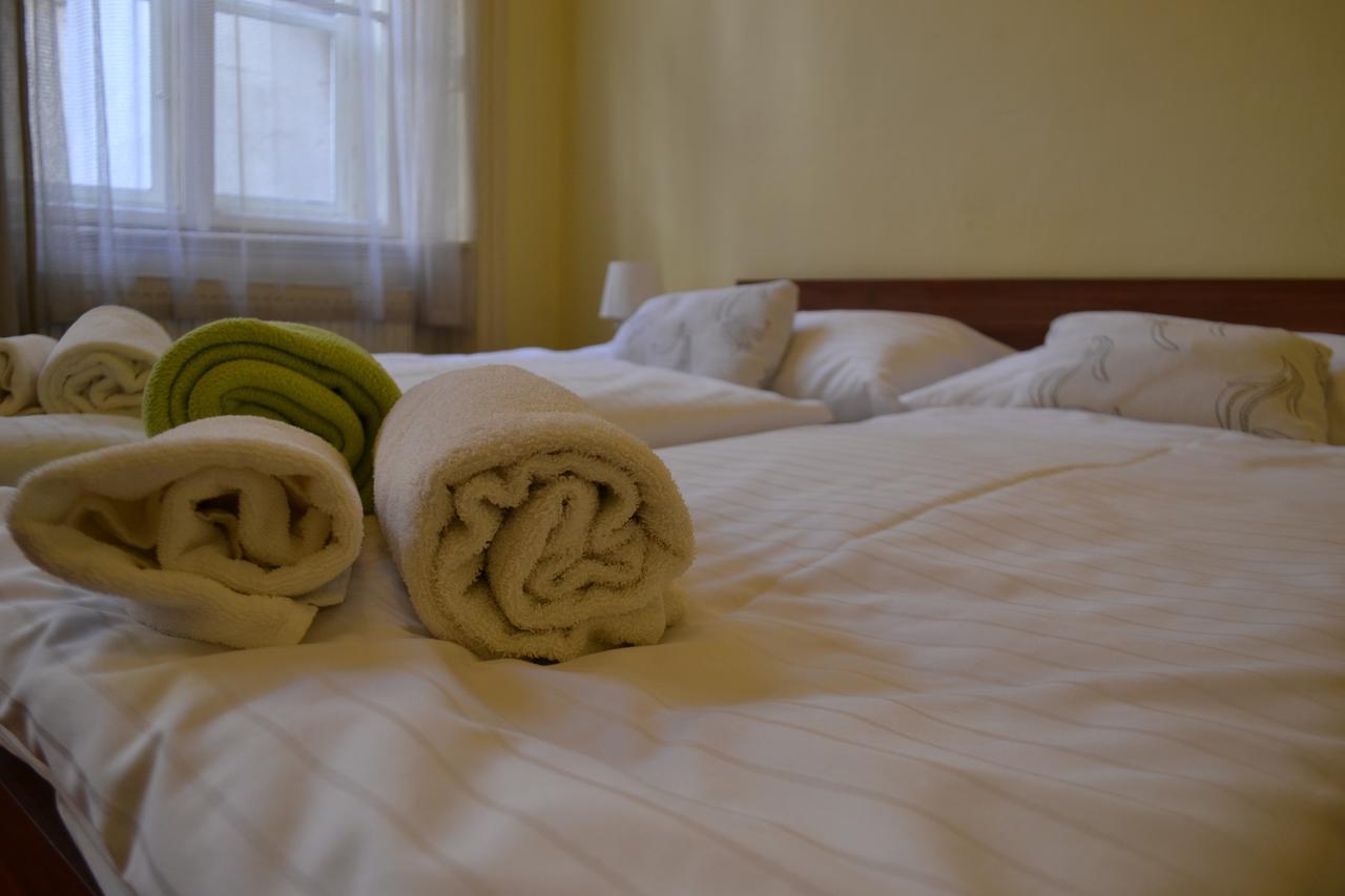 פראג Hotel U Dvou Zlatych Klicu מראה חיצוני תמונה