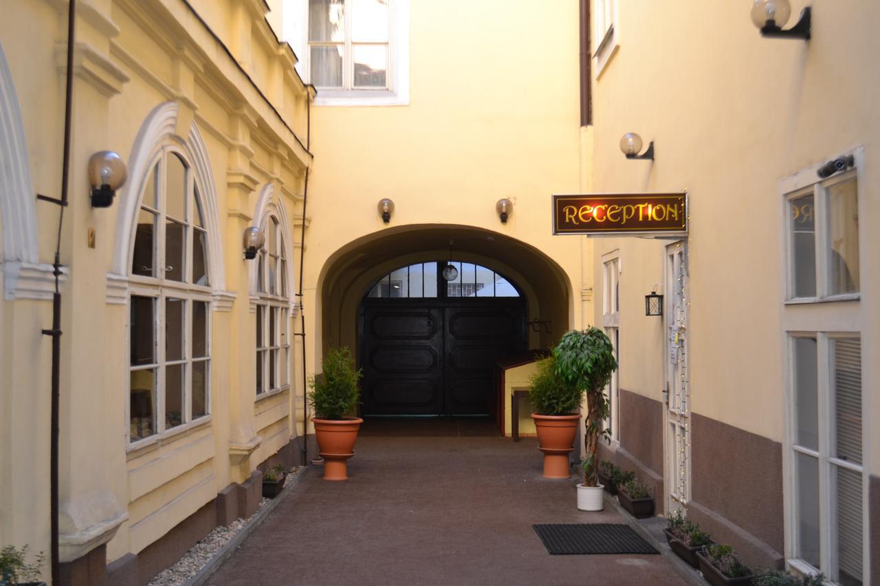 פראג Hotel U Dvou Zlatych Klicu מראה חיצוני תמונה