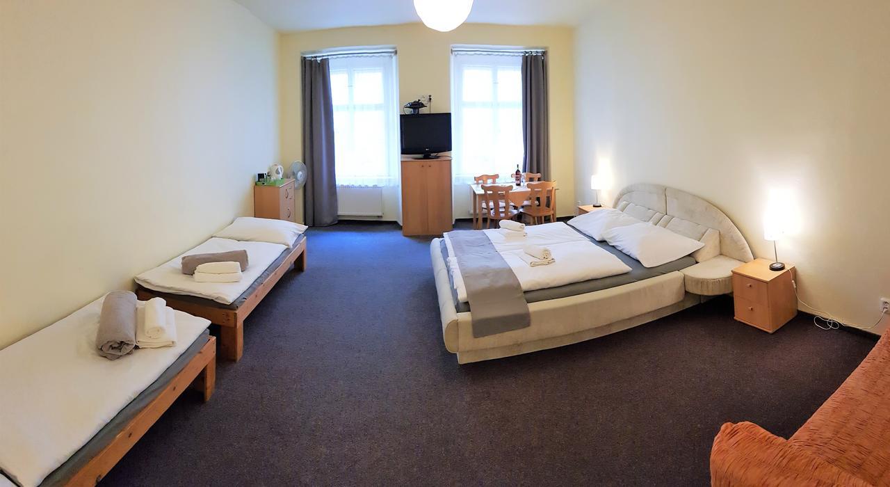 פראג Hotel U Dvou Zlatych Klicu מראה חיצוני תמונה