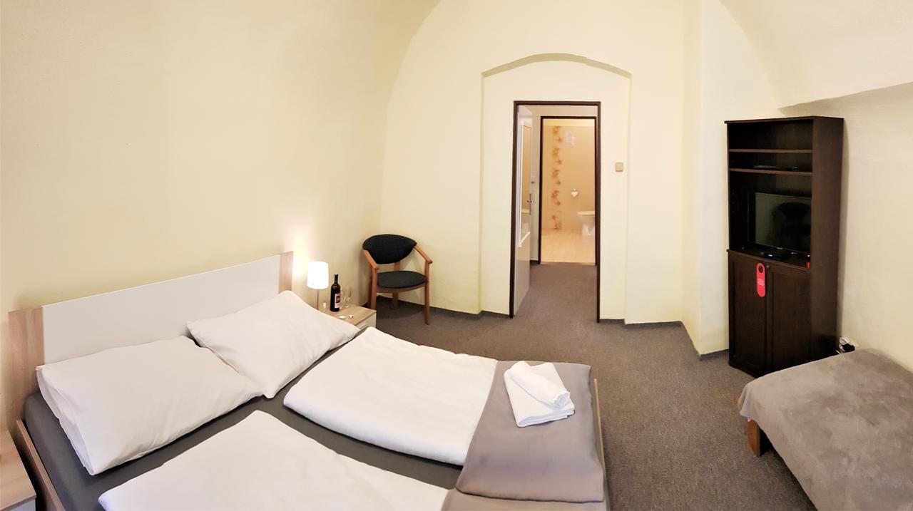 פראג Hotel U Dvou Zlatych Klicu מראה חיצוני תמונה