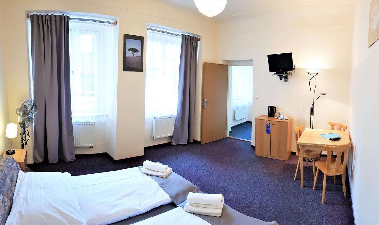 פראג Hotel U Dvou Zlatych Klicu מראה חיצוני תמונה