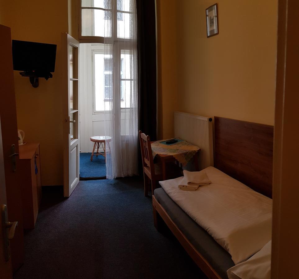 פראג Hotel U Dvou Zlatych Klicu מראה חיצוני תמונה