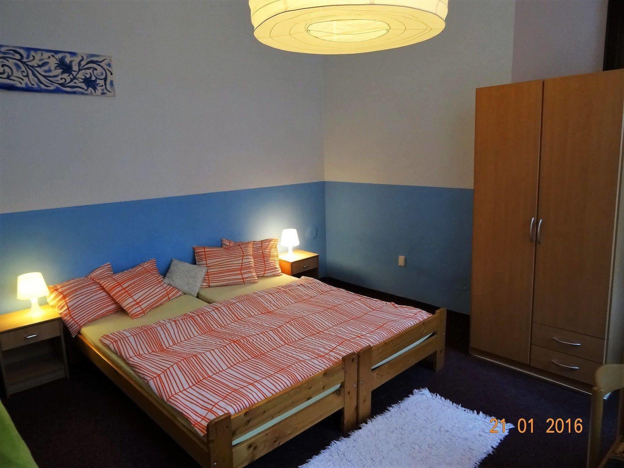 פראג Hotel U Dvou Zlatych Klicu מראה חיצוני תמונה
