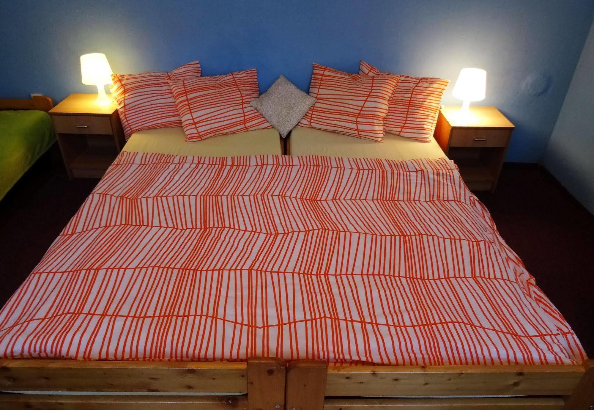 פראג Hotel U Dvou Zlatych Klicu מראה חיצוני תמונה